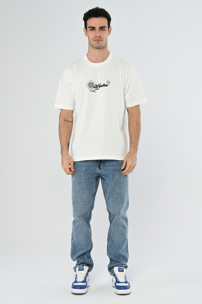 Beyaz Be Fearless Yazılı Çiçek Detaylı Oversize Tişört