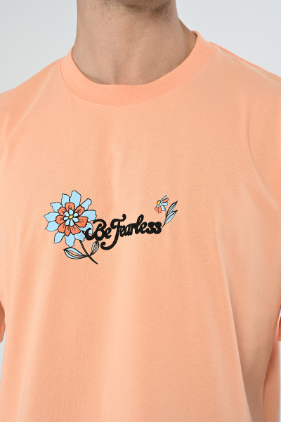 Yavruağzı Be Fearless Yazılı Çiçek Detaylı Oversize Tişört