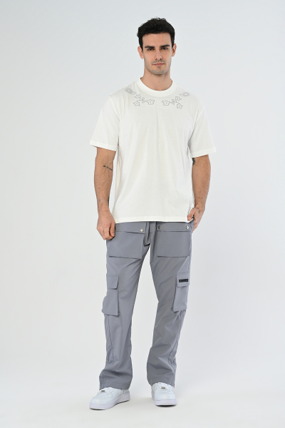 Beyaz Yaka ve Arka Desen Detaylı Oversize Tişört