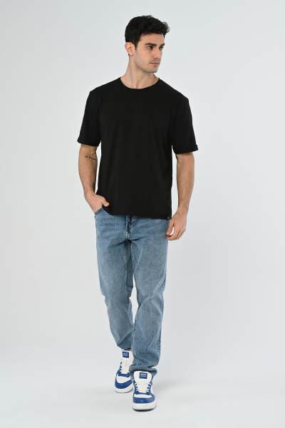 Siyah Nakış Detaylı Oversize Basic Tişört