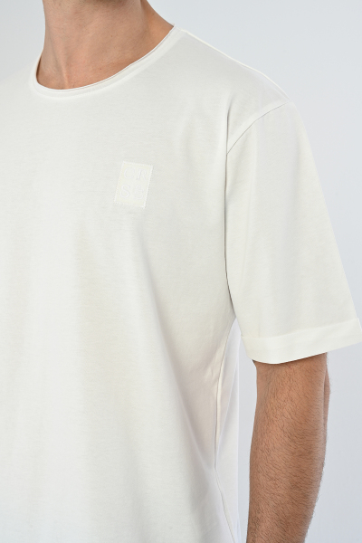 Beyaz Nakış Detaylı Oversize Basic Tişört